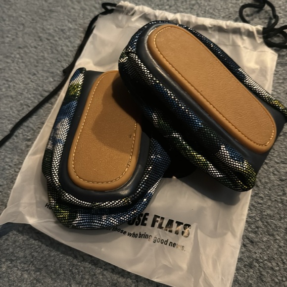 Size 10 Storehouse Flats. - Picture 5 of 6